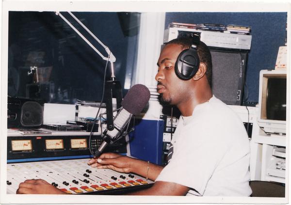 Radion Vision 2000 (99.3 FM)