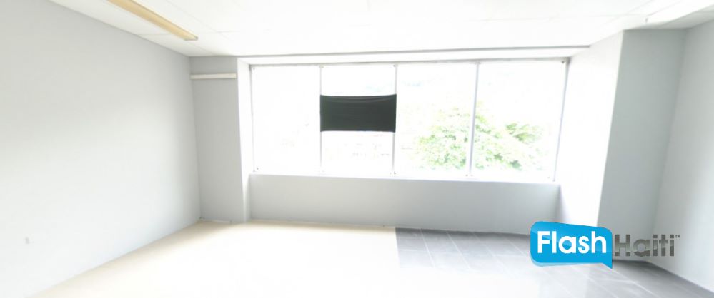 Office Space for Rent in Petion-Ville (470 sq. ft.)