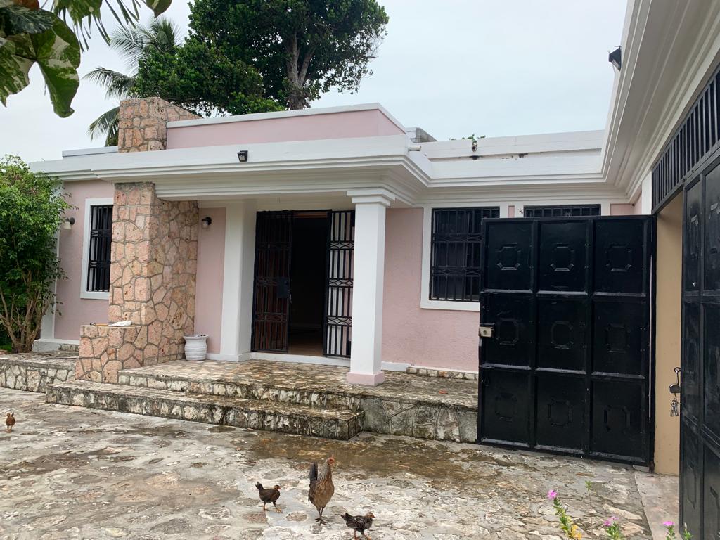 3 Bedrooms, 2 Baths, Oceanfront House For Sale In Torbeck, Les Cayes