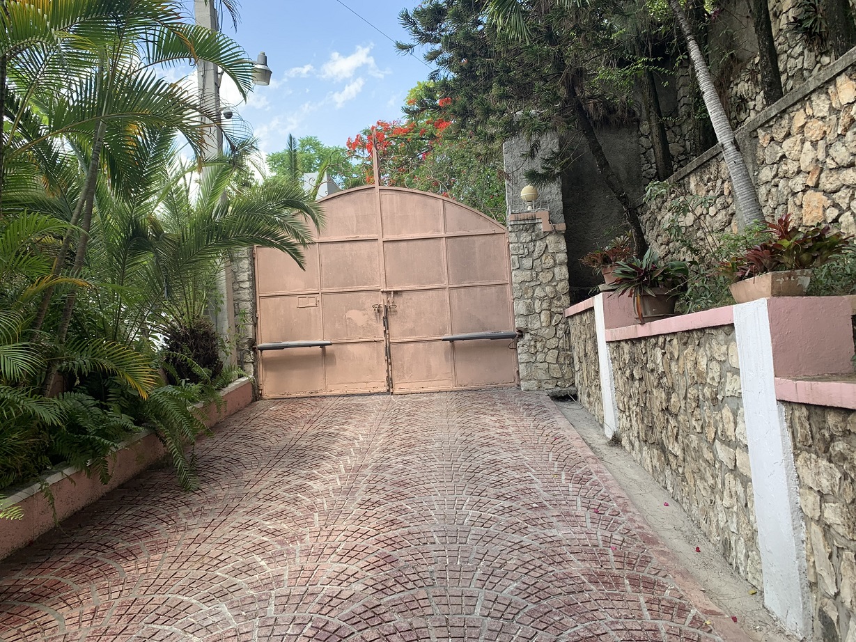 9 Bedrooms House For Sale In Pelerin 6, Petion-Ville, Haiti