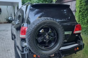 2011 Toyota Land Cruiser (B4 Armored)