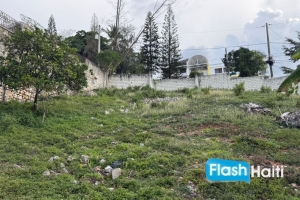 Terrain 1 299 m² à Morne Calvaire — Prêt à bâtir