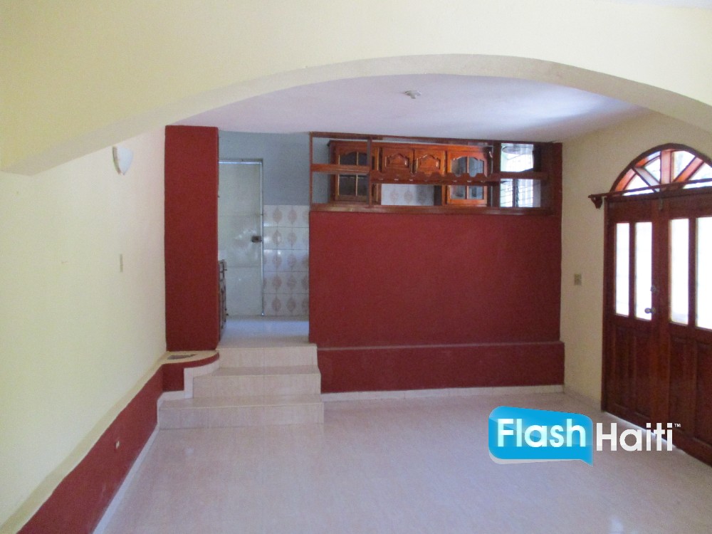 Belle Maison 3 Chambres avec Jardin à Juvenat, Pétion-Ville