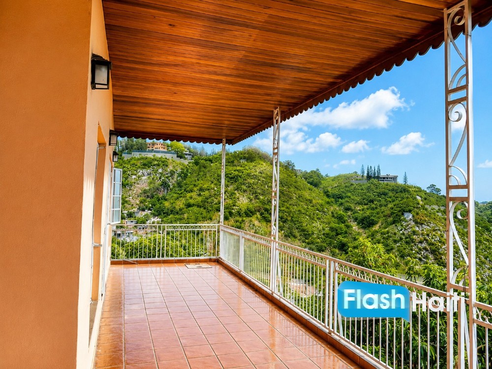 Magnifique Maison de 2 Appartements à Vendre à Pèlerin – Vue Panoramique