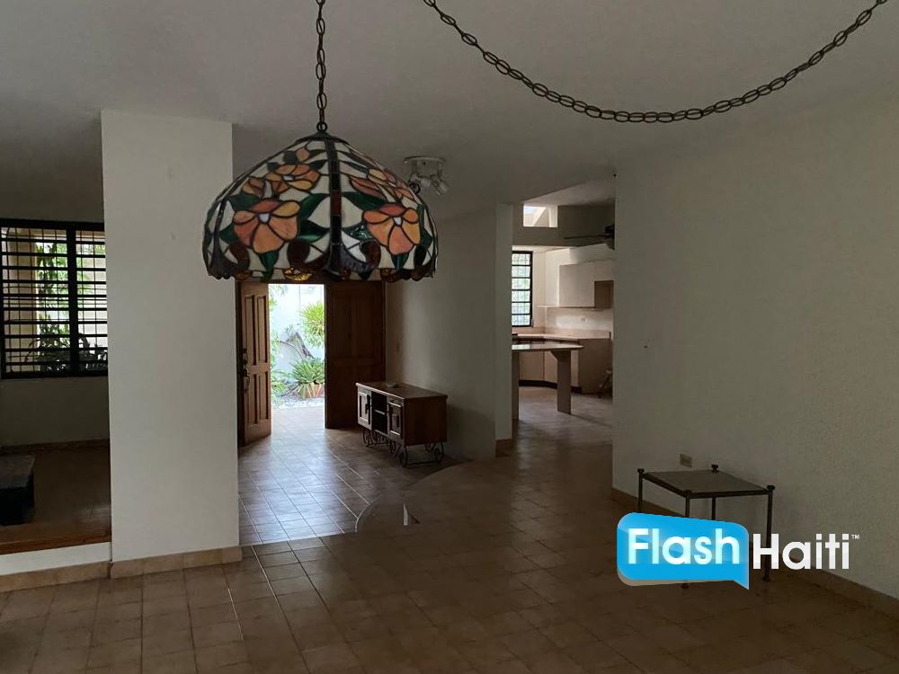 Elegant 3-Bedroom House in Quiet Pétion-Ville Neighborhood – Move-In Ready