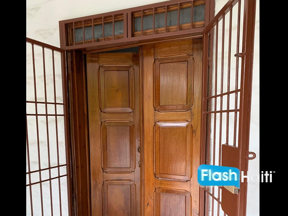 Maison d’Exception à Vendre à Pacot avec Vue Mer Panoramique