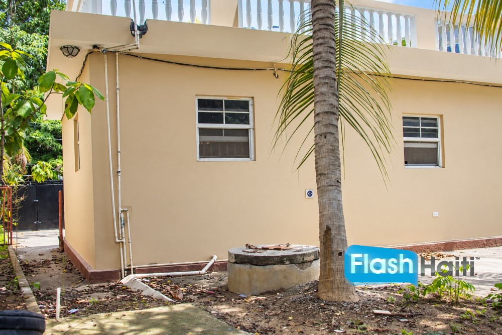 Maison Basse avec Cour Clôturée et 2 Puits à Cap-Haïtien