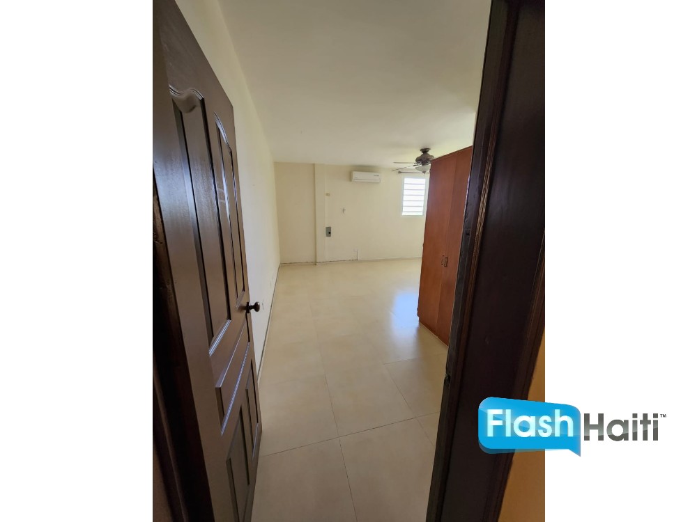 Spacious 5-Bedroom House with Pool for Rent in Pèlerin 5