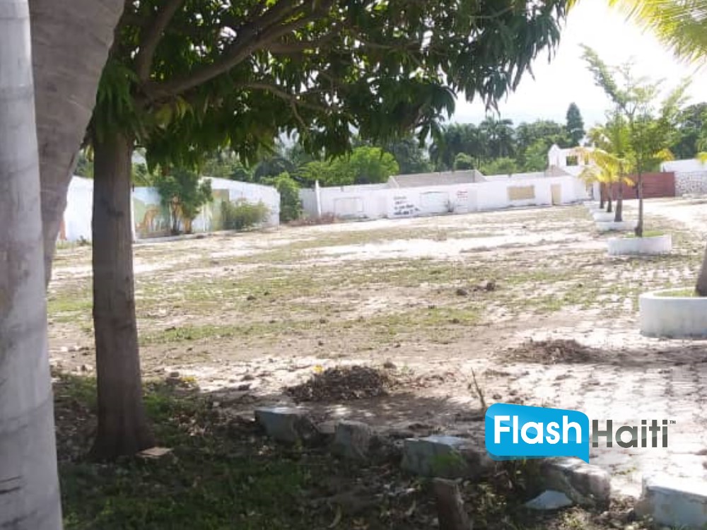 Seashore Land with Docking Facilities for Sale