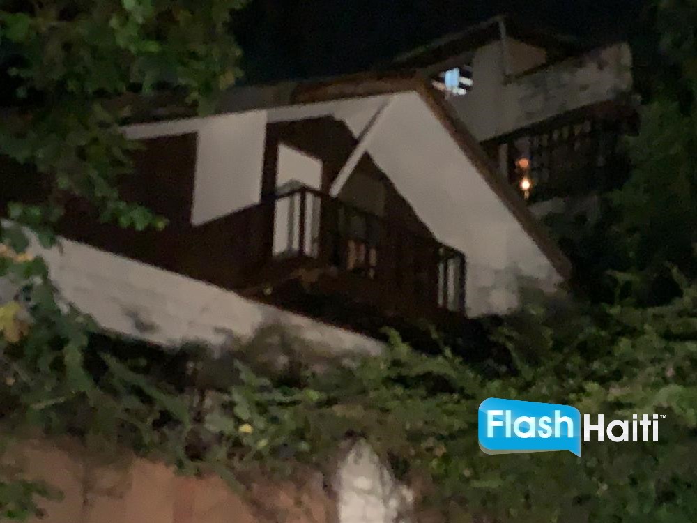 Maison d’Exception à Vendre à Pacot avec Vue Mer Panoramique