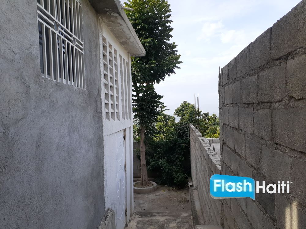 Appartement Neuf a Louer a Diegue, Petionville – 2 Chambres, Parking et Reservoir