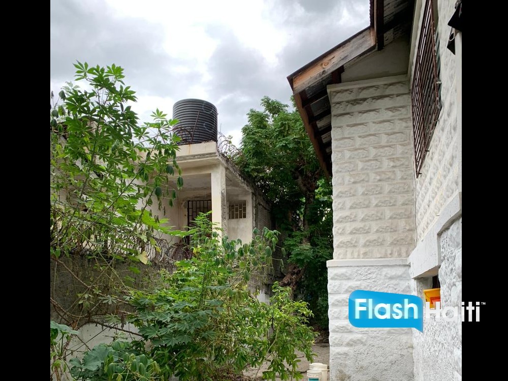 Maison d’Exception à Vendre à Pacot avec Vue Mer Panoramique