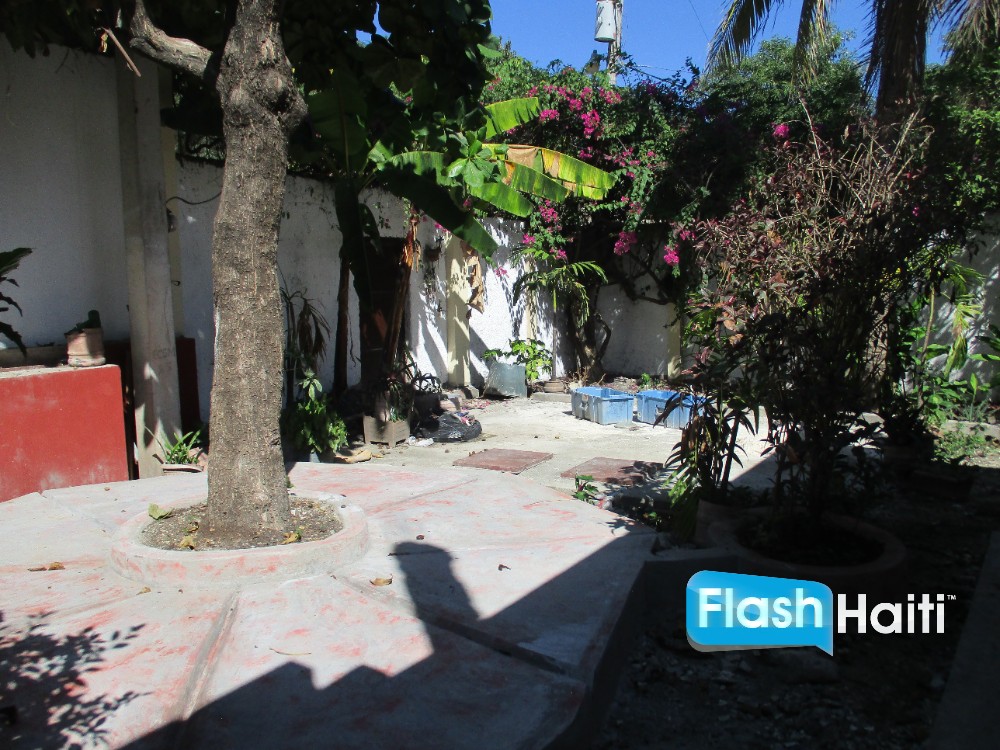 Belle Maison 3 Chambres avec Jardin à Juvenat, Pétion-Ville