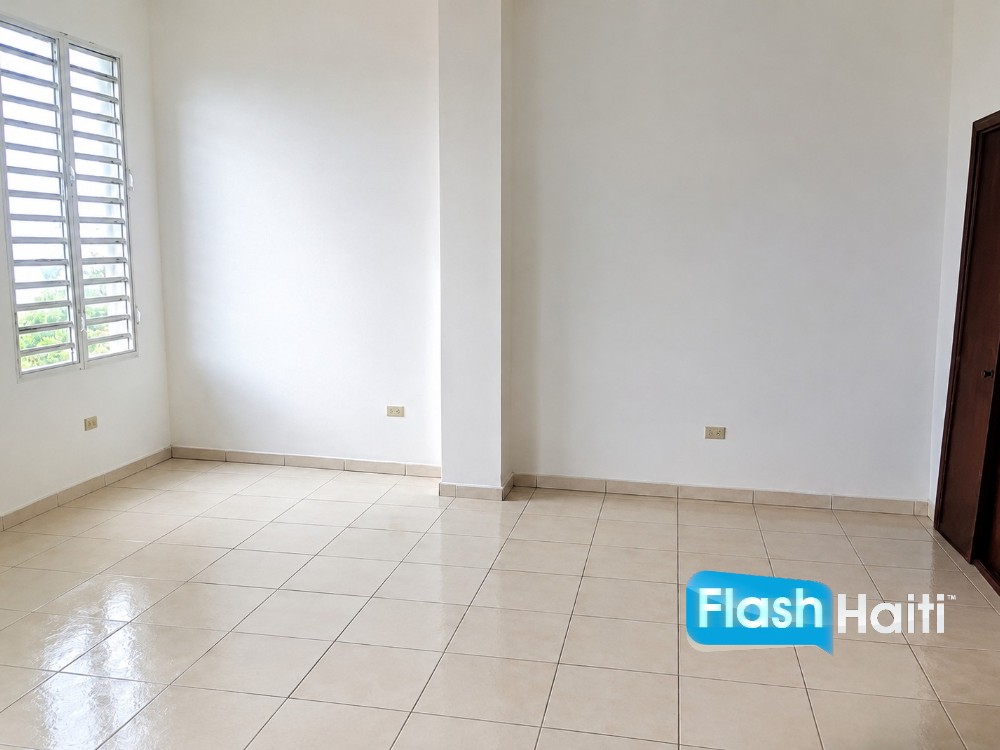 Magnifique Maison de 2 Appartements à Vendre à Pèlerin – Vue Panoramique