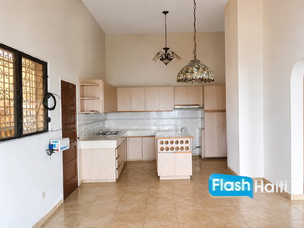 Magnifique Maison de 2 Appartements à Vendre à Pèlerin – Vue Panoramique