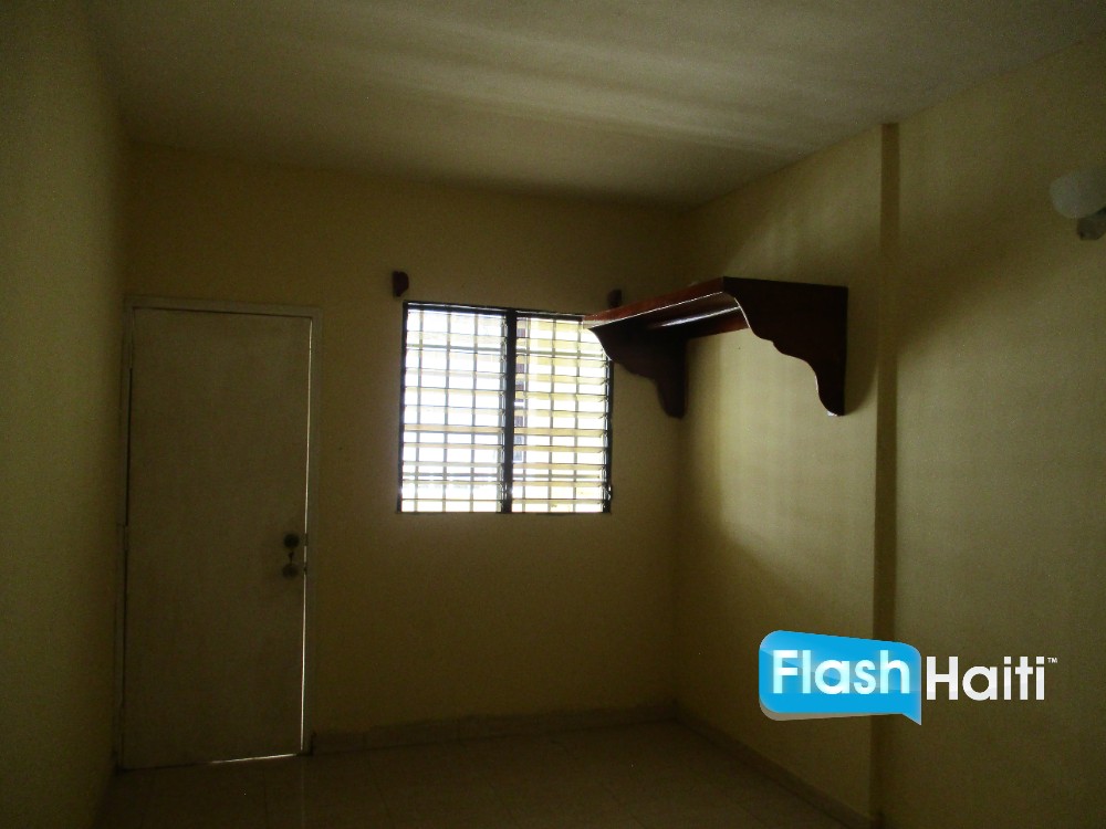 Belle Maison 3 Chambres avec Jardin à Juvenat, Pétion-Ville