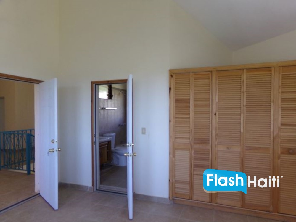 Trésor d’investissement à Jacmel : 3 maisons + 2 studios sur un grand terrain