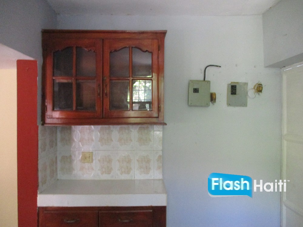 Belle Maison 3 Chambres avec Jardin à Juvenat, Pétion-Ville