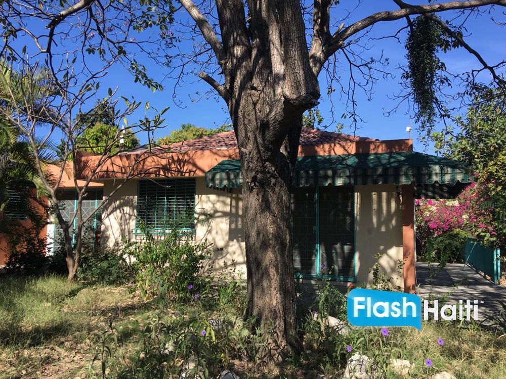 Spacious 3-Bedroom, 3-Bathroom Family Home for Sale in Belvil