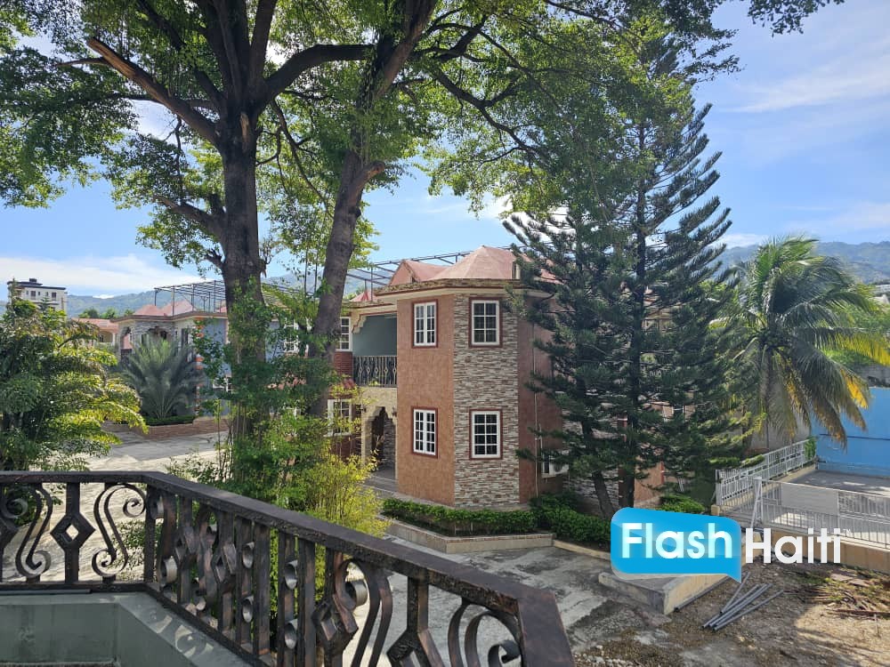 Modern Apartments with Generator & Terrace – Vivy Mitchel