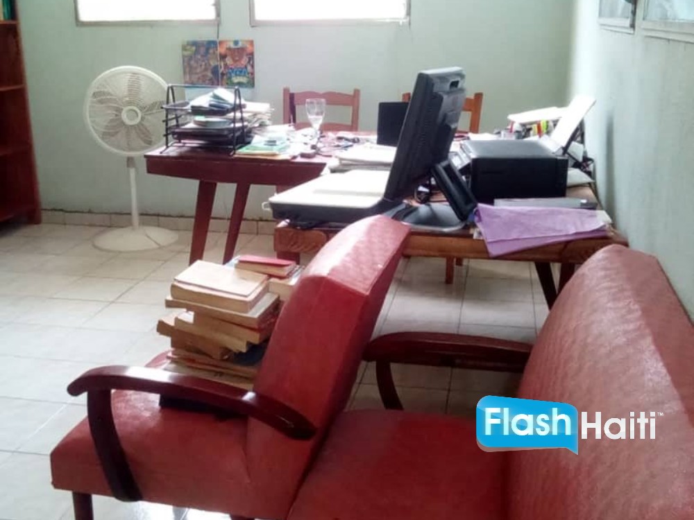 Jacmel Property Near Beach – Big Yard, Secure Gate, Parking