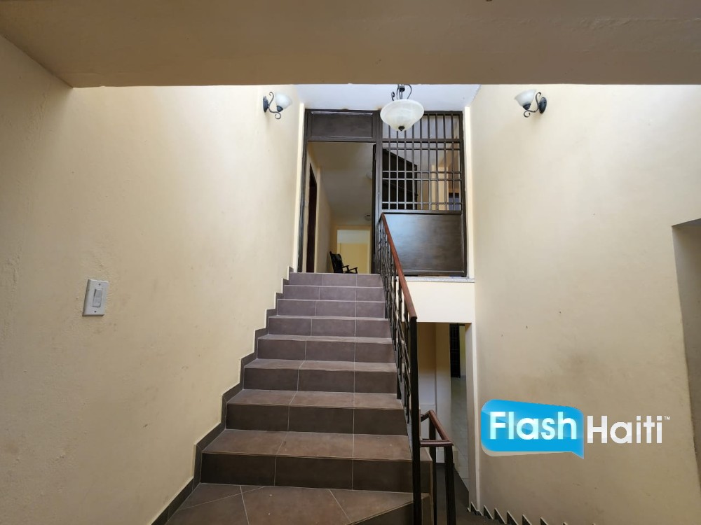 Spacious 5-Bedroom House with Pool for Rent in Pèlerin 5