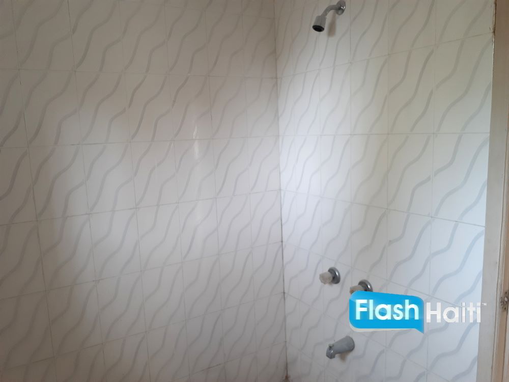 Appartement Neuf a Louer a Diegue, Petionville – 2 Chambres, Parking et Reservoir