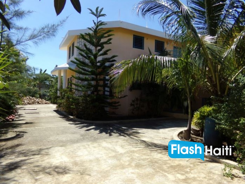 Trésor d’investissement à Jacmel : 3 maisons + 2 studios sur un grand terrain