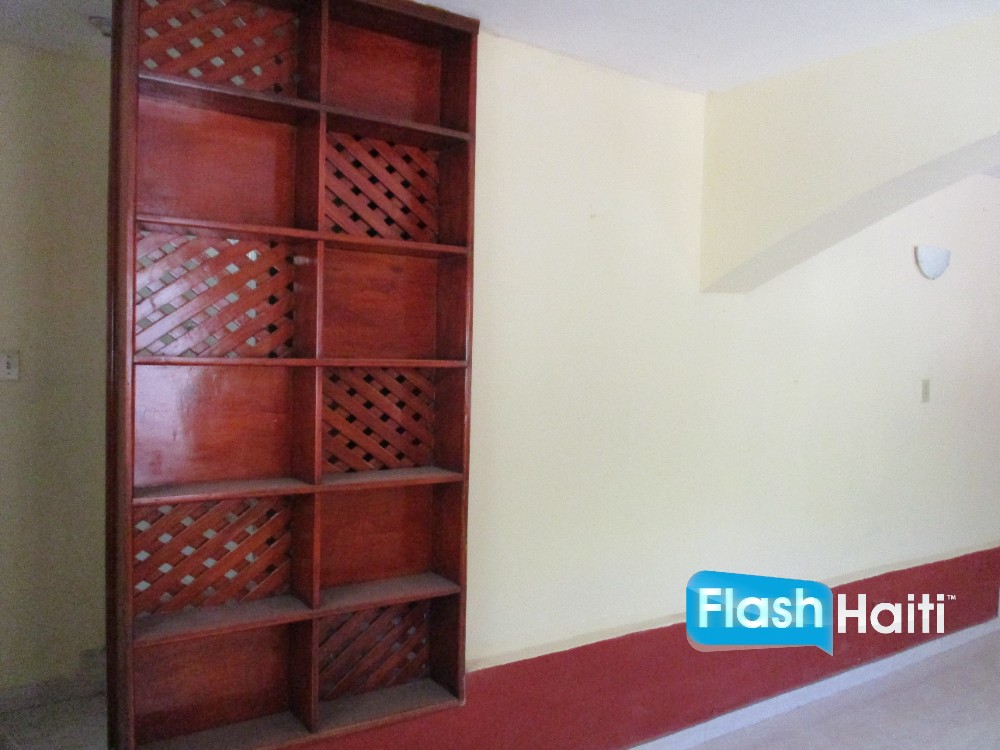 Belle Maison 3 Chambres avec Jardin à Juvenat, Pétion-Ville