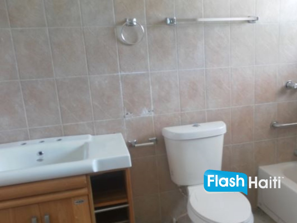 Trésor d’investissement à Jacmel : 3 maisons + 2 studios sur un grand terrain