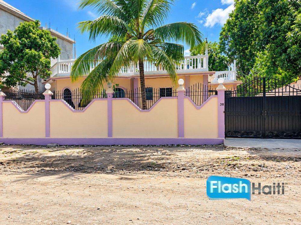Maison Basse avec Cour Clôturée et 2 Puits à Cap-Haïtien