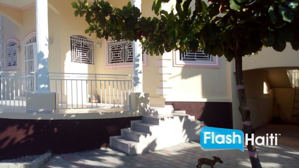 Maison spacieuse à louer – Vivy Mitchel, Haïti