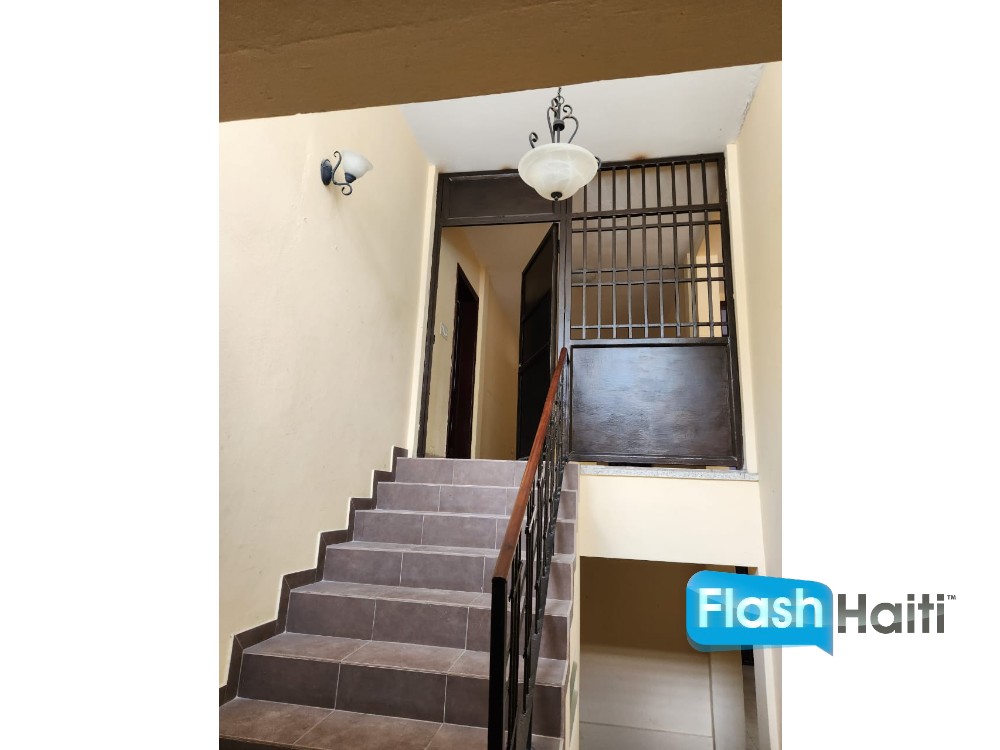 Spacious 5-Bedroom House with Pool for Rent in Pèlerin 5