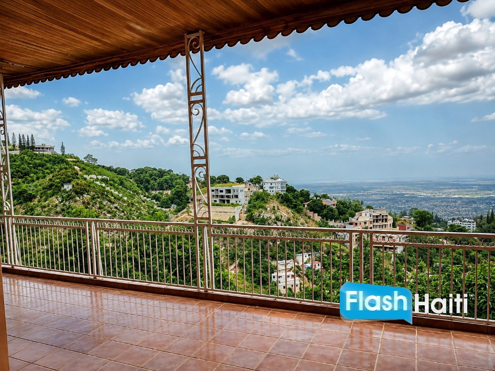 Magnifique Maison de 2 Appartements à Vendre à Pèlerin – Vue Panoramique