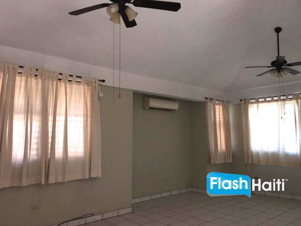 Spacious 3-Bedroom, 3-Bathroom Family Home for Sale in Belvil
