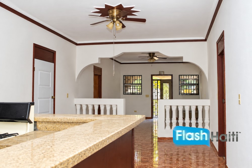 Maison Basse avec Cour Clôturée et 2 Puits à Cap-Haïtien