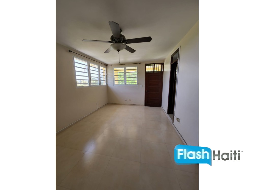 Spacious 5-Bedroom House with Pool for Rent in Pèlerin 5