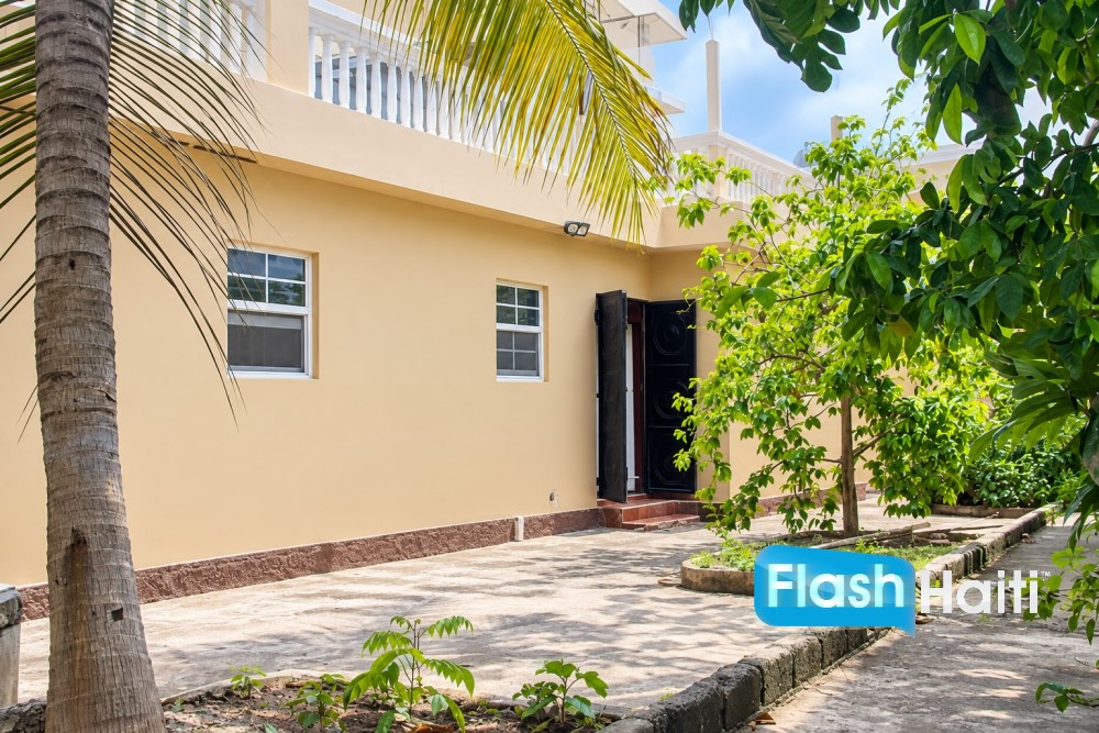 Maison Basse avec Cour Clôturée et 2 Puits à Cap-Haïtien