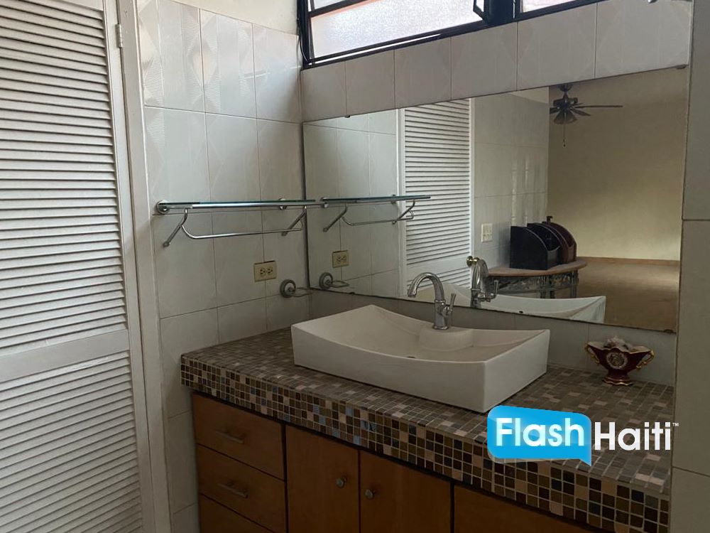 Elegant 3-Bedroom House in Quiet Pétion-Ville Neighborhood – Move-In Ready