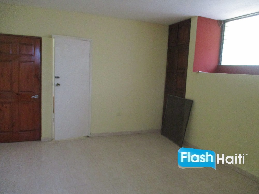 Belle Maison 3 Chambres avec Jardin à Juvenat, Pétion-Ville