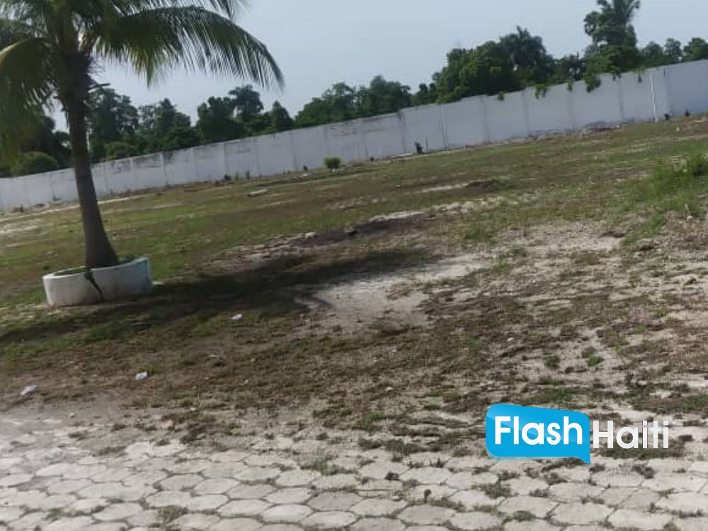 Seashore Land with Docking Facilities for Sale