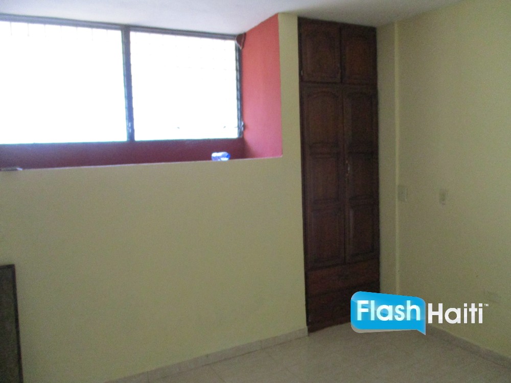 Belle Maison 3 Chambres avec Jardin à Juvenat, Pétion-Ville