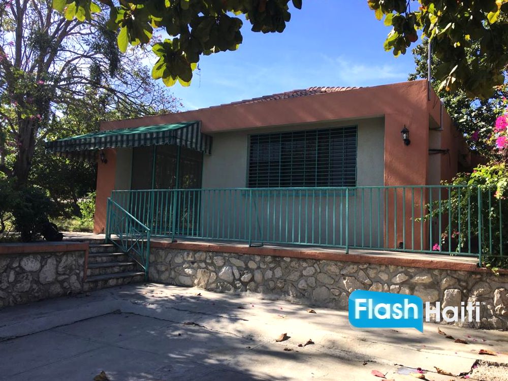 Spacious 3-Bedroom, 3-Bathroom Family Home for Sale in Belvil