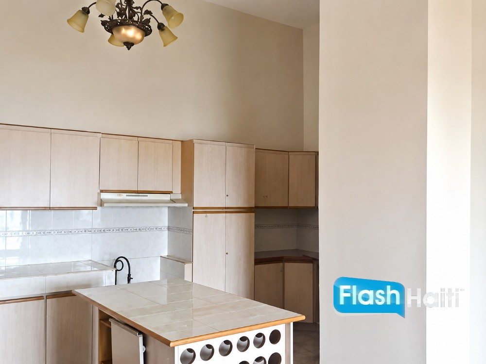 Magnifique Maison de 2 Appartements à Vendre à Pèlerin – Vue Panoramique
