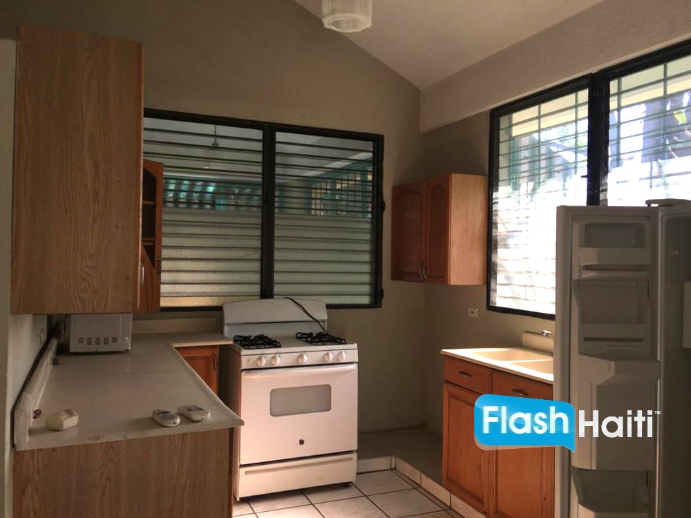 Spacious 3-Bedroom, 3-Bathroom Family Home for Sale in Belvil