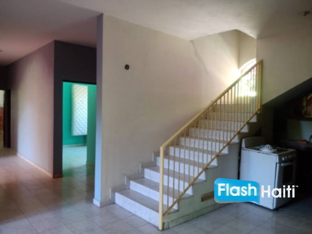 Jacmel Property Near Beach – Big Yard, Secure Gate, Parking