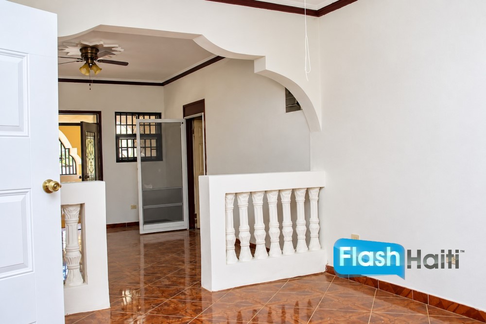 Maison Basse avec Cour Clôturée et 2 Puits à Cap-Haïtien