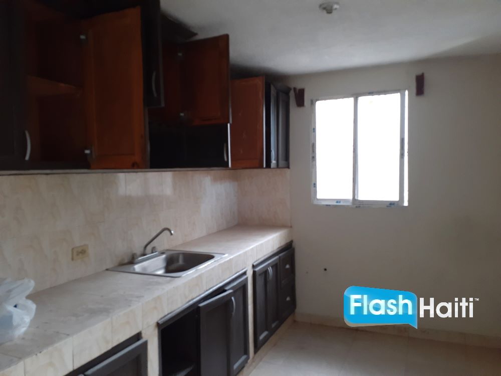 Appartement Neuf a Louer a Diegue, Petionville – 2 Chambres, Parking et Reservoir