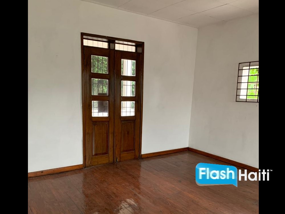 Maison d’Exception à Vendre à Pacot avec Vue Mer Panoramique