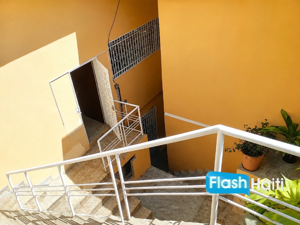 Magnifique Maison de 2 Appartements à Vendre à Pèlerin – Vue Panoramique